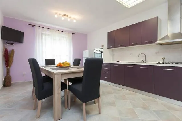 Apartment Helena Pula 0*,  Croatia